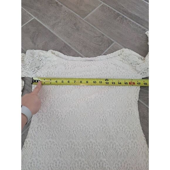Boston Proper Crochet Off the Shoulder Top Size Small Cream/Off White Color - Picture 4 of 7